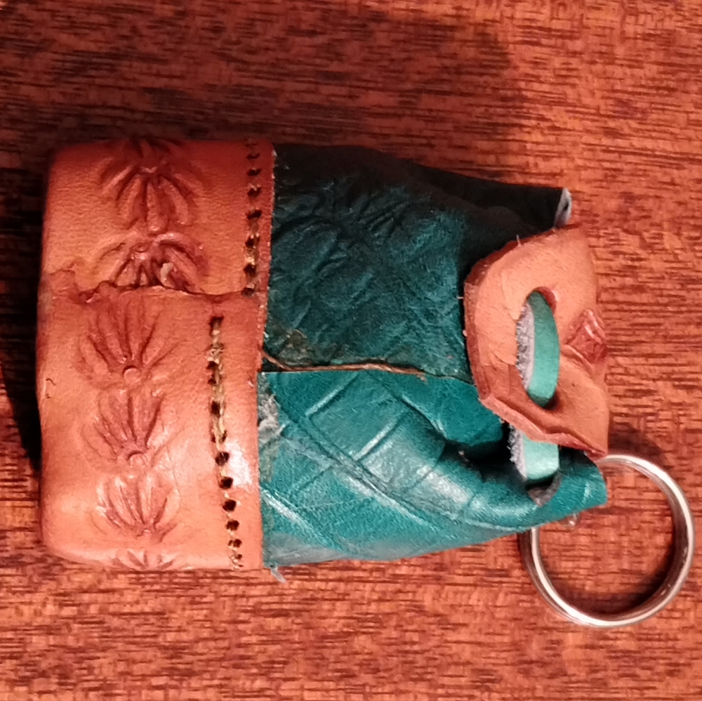 Costa Rica Embossed Leather Keychain - Picture 11 of 12